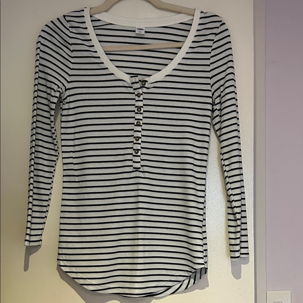 Old Navy Black and White Striped Long Sleeve Top